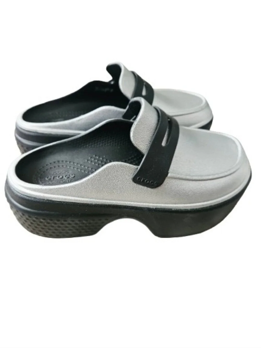 Crocs Stomp Metallic Penny Loafer Mule Clogs Silver / Black Women’s 5